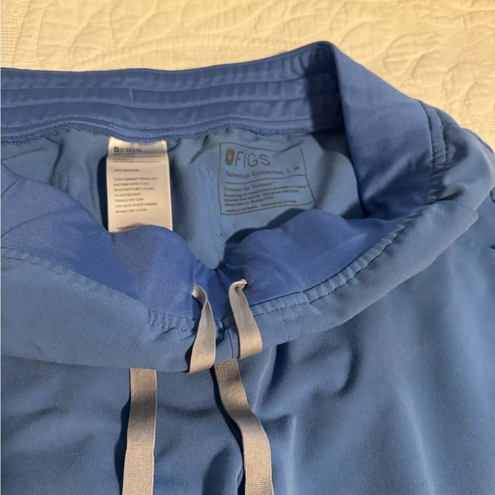Figs Women’s Jogger Scrubs - Ceil Blue - Picture 2 of 4